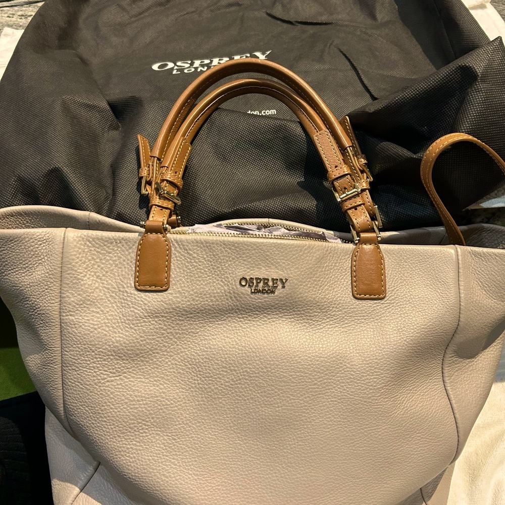 Osprey tote and wallet.